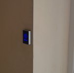 Дом-№2.-Кнопка-системы-контроля-доступа-из-парадной-во-двор-2.jpg